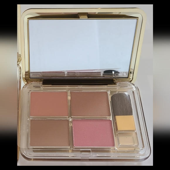 Beautiful Makeup Compacts - Picture 2 of 3